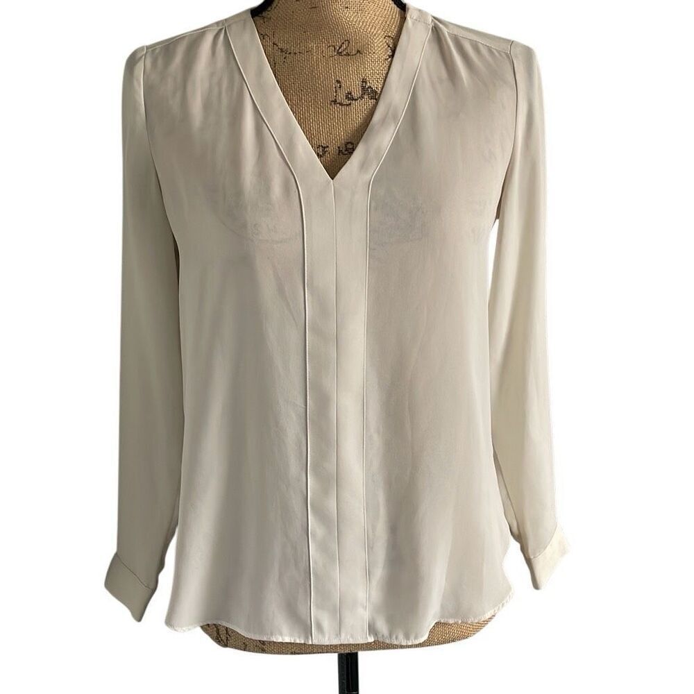 EUC Banana Republic Cream/Off-White Long Sleeve Blouse - Size XS Petite